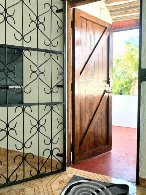 Jambo Diani 1-Bedroom Apartment Close To The Beach ディアニ・ビーチ エクステリア 写真