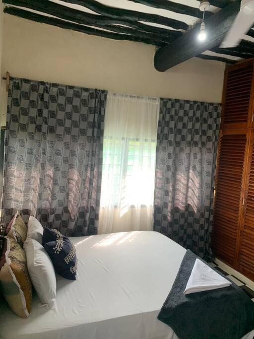 Jambo Diani 1-Bedroom Apartment Close To The Beach ディアニ・ビーチ エクステリア 写真
