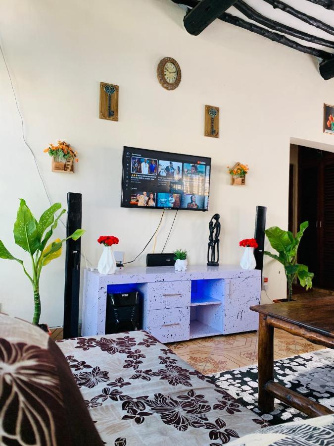 Jambo Diani 1-Bedroom Apartment Close To The Beach ディアニ・ビーチ エクステリア 写真
