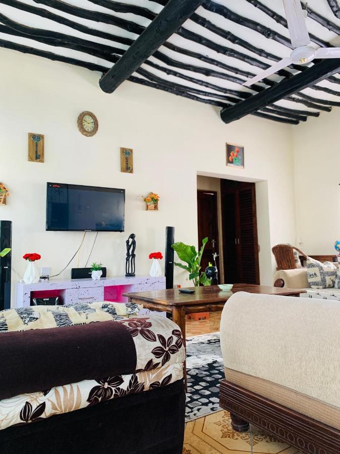 Jambo Diani 1-Bedroom Apartment Close To The Beach ディアニ・ビーチ エクステリア 写真