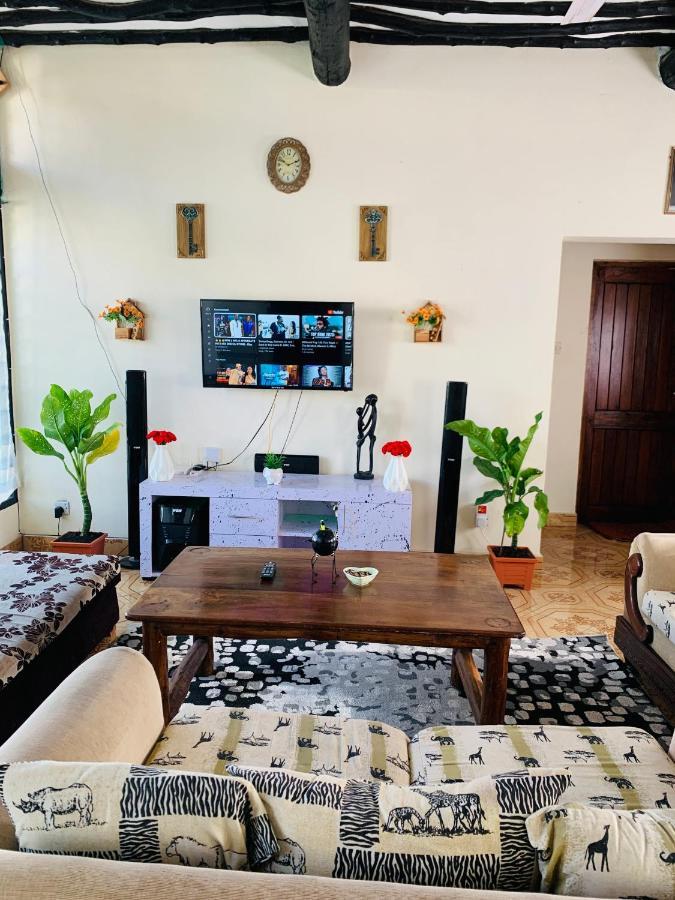 Jambo Diani 1-Bedroom Apartment Close To The Beach ディアニ・ビーチ エクステリア 写真