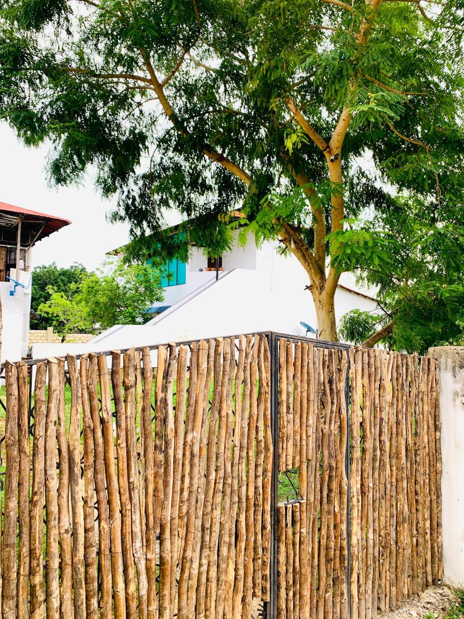 Jambo Diani 1-Bedroom Apartment Close To The Beach ディアニ・ビーチ エクステリア 写真